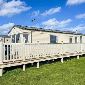 Brilliant 8 Berth Caravan For Hire At Skipsea Sands Ref 41028sf , Barmston United Kingdom
